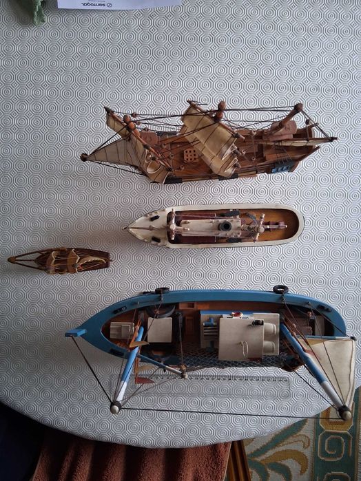 Coleção de maquetas e modelos decorativos, barcos e navios