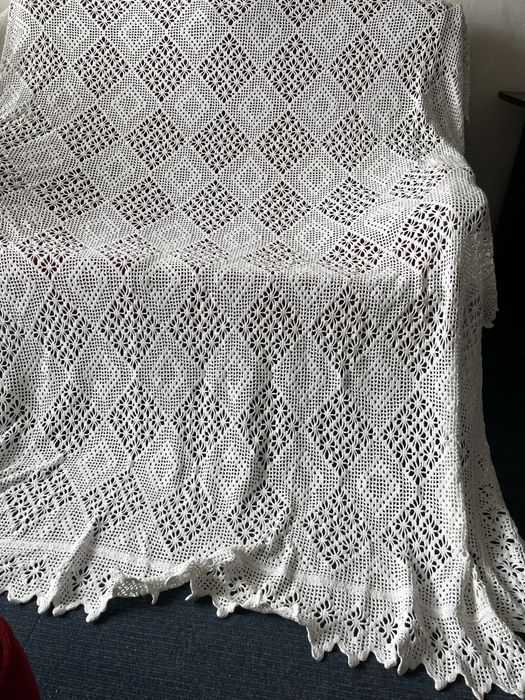 Скатертина або покривало ручноі роботи 180 на 160