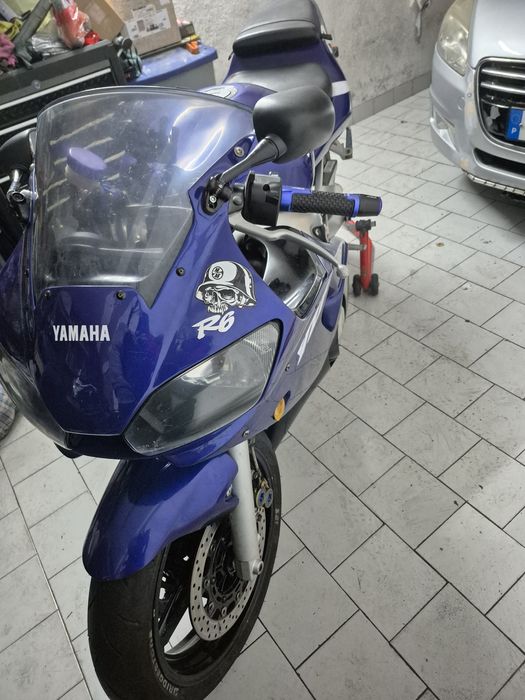 YAMAHA R6 (aceito retoma)
