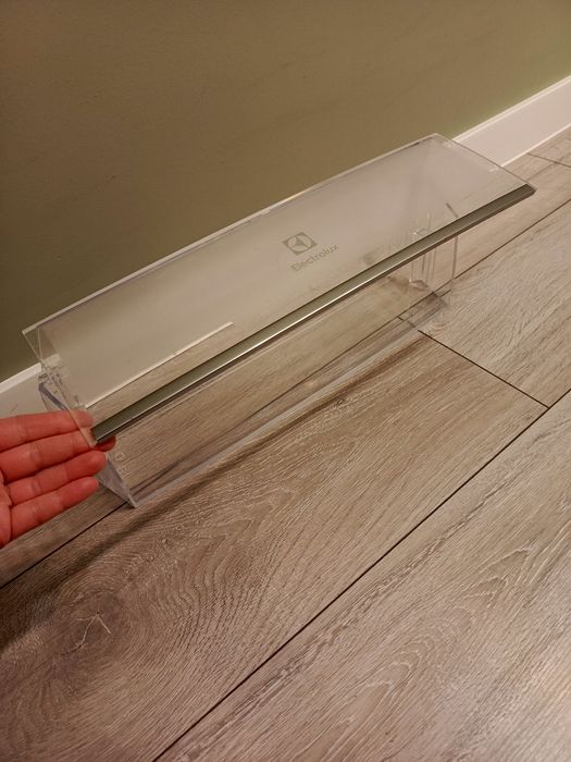 Półka z klapką Electrolux na drzwi lodówki