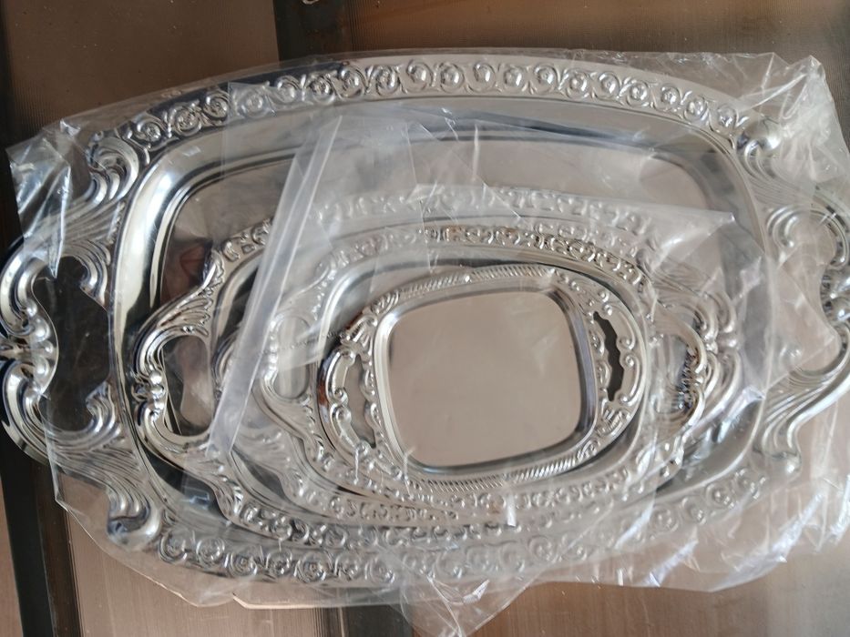 Conjunto charmoso de bandejas