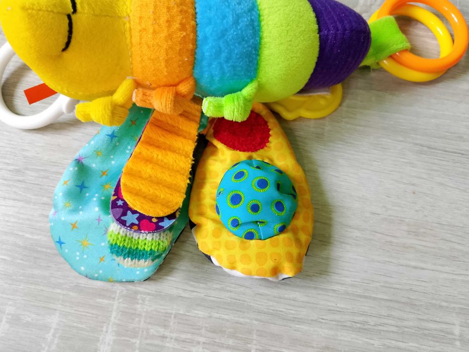 Wesoły motylek Freddie zawieszka Lamaze