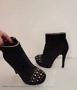 Нові Чорні замшеві ботильйони на підборах з заклепками,