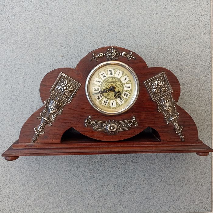 Relógio de mesa Art Deco antiga com aplicações a funcionar