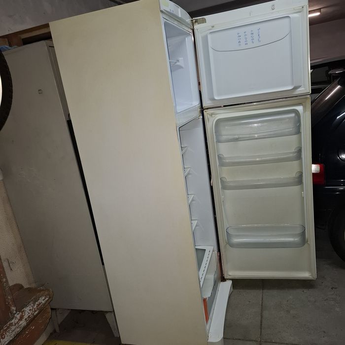 Frigorífico Indesit em muito bom estado.