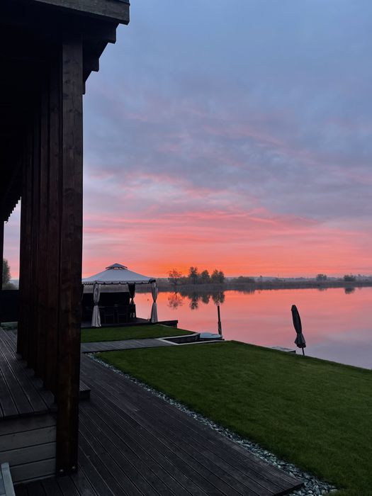 Будиночки біля води Київ Осокорки(домики у воды ЧАН)подобово посуточно