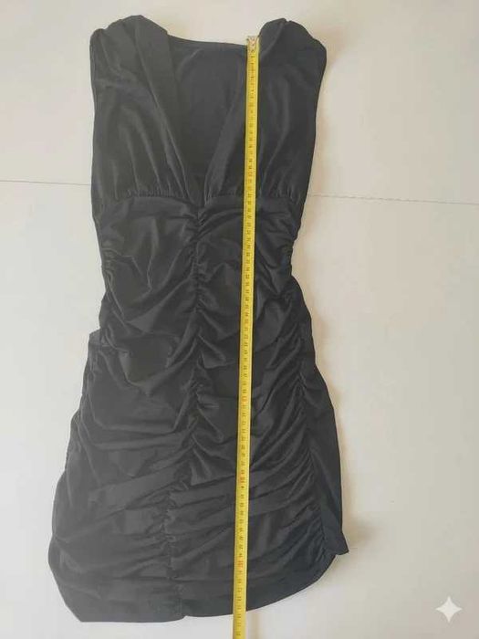 Mini Vestido Preto Justo – Decote em V Profundo – Drapeado – Tamanho S