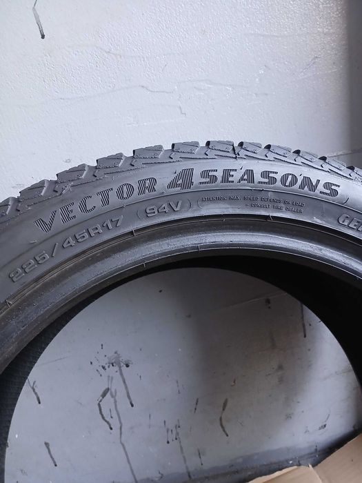 Opona wielosezonowa Good Year Vector 4 Season 225/45/17