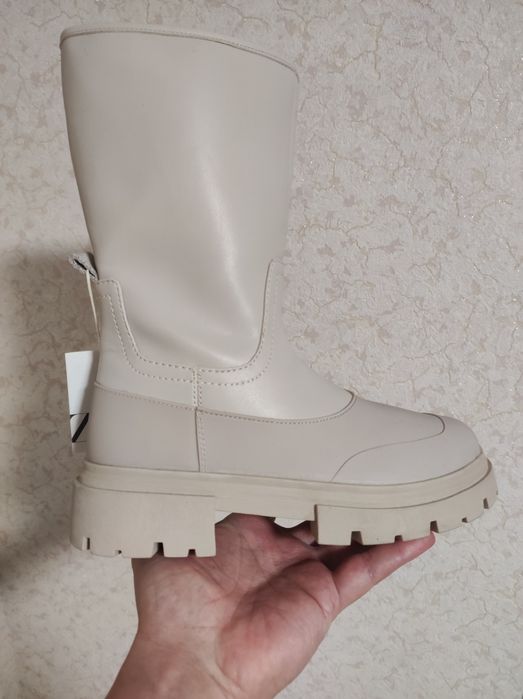 Демісезонні жіночі чоботи Zara