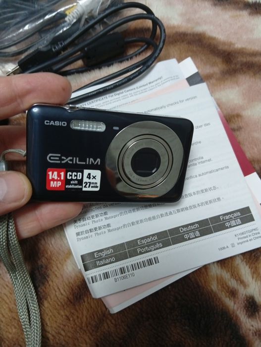 Фотоаппарат Casio EX-Z800. Стан нового.