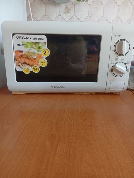 Продам мікроволновку Вегас, недорого, все працюю, стан гарний.