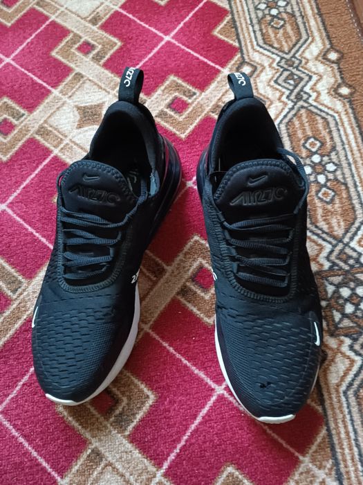 Кросівки Nike AIR 270 в продажі