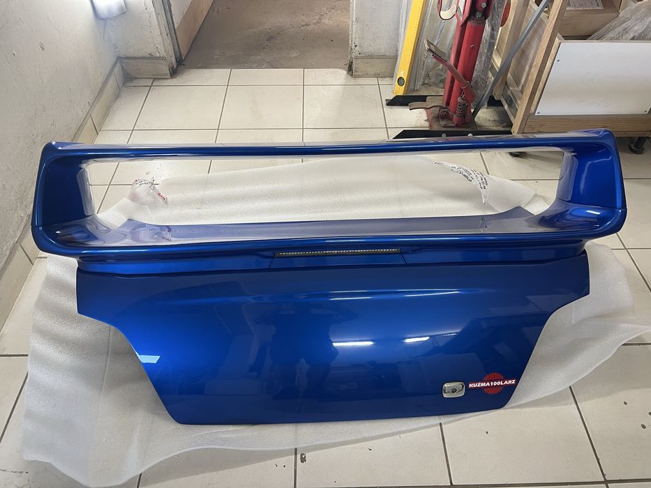 Klapa ze spojlerem subaru impreza