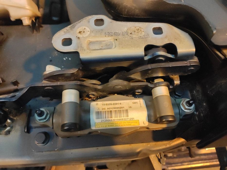 Dobradiça capot MERCEDES-BENZ Classe E (W212)