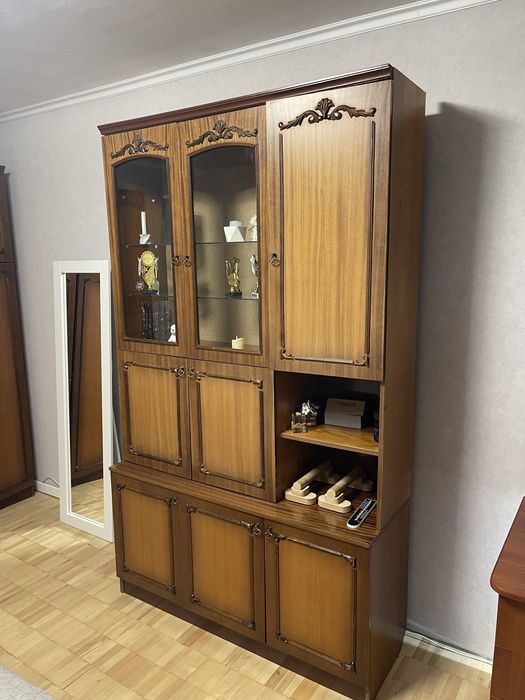 Стенка с распашными шкафами