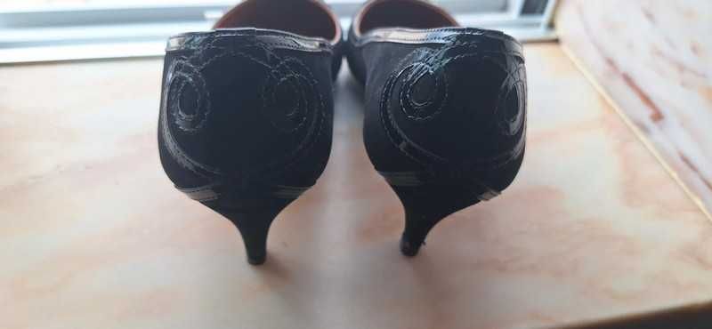 Sapato tacão preto