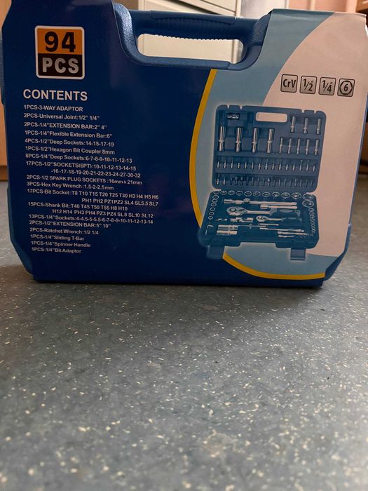 Набір інструментів із тріскачками, головками, бітами та ключами 94 пр