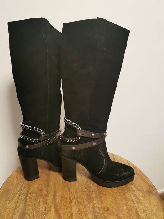 Botas em pele cano alto pretas n. 38