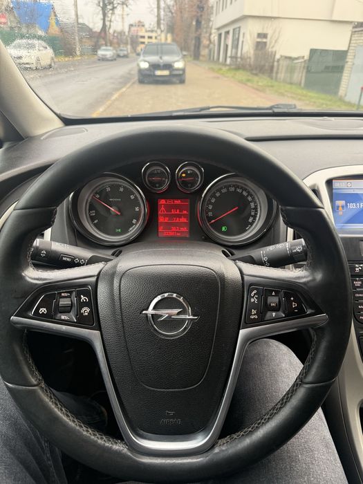 Opel Astra 2013 год 1.7 дизель механика