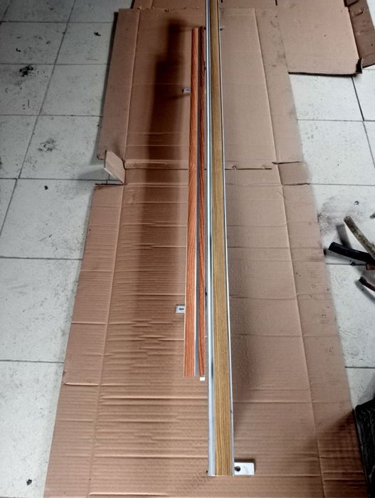 Карниз металевий