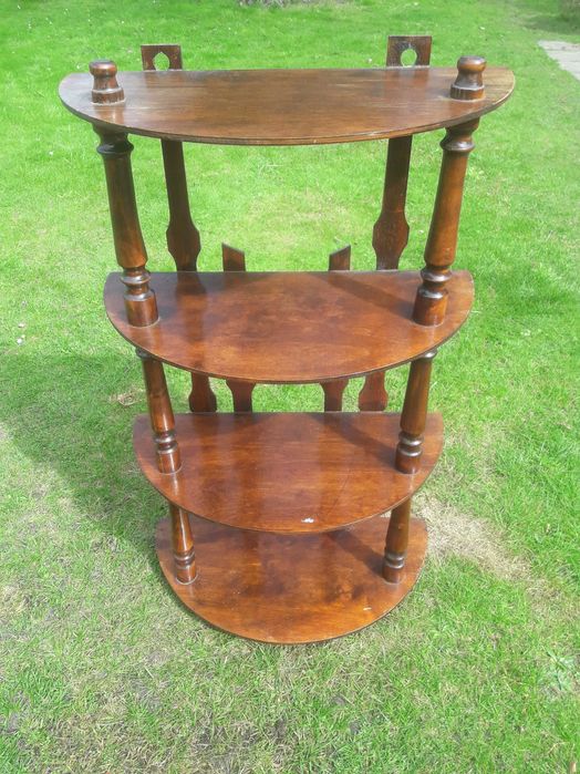 Regał ścienny wiszący