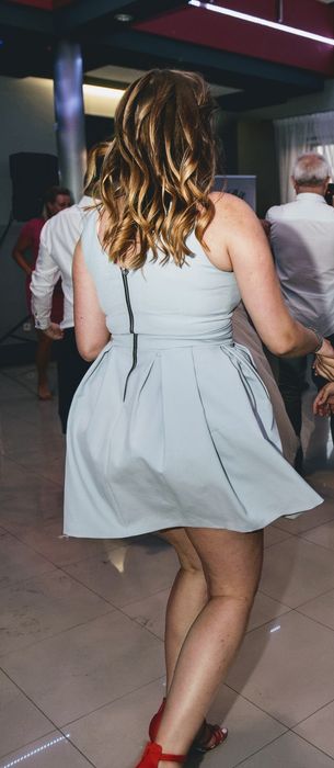 Szara sukienka A rozkloszowana rozm L na wesele