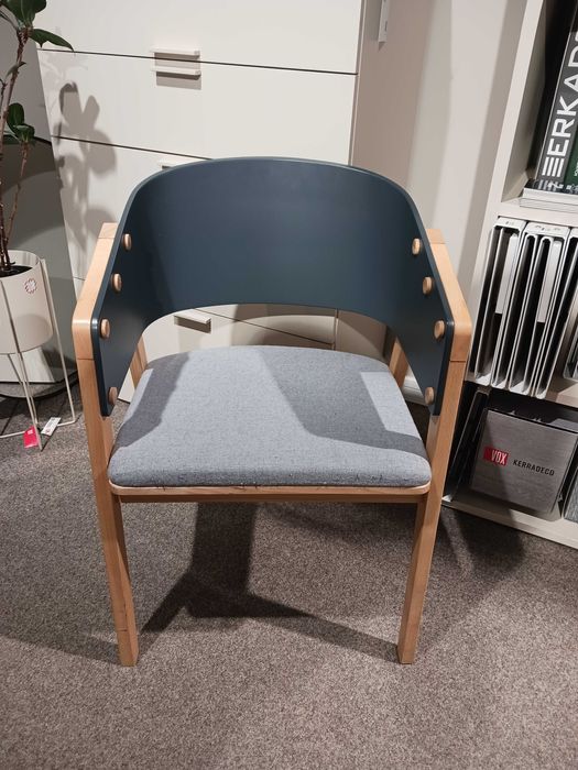 Krzesła Uni II -salon firmowy Vox -Domar. ul. Braniborska