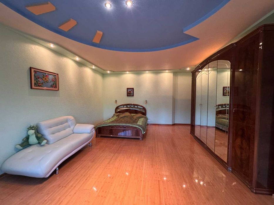 Продаж елітного будинку Півд.-Зах.район