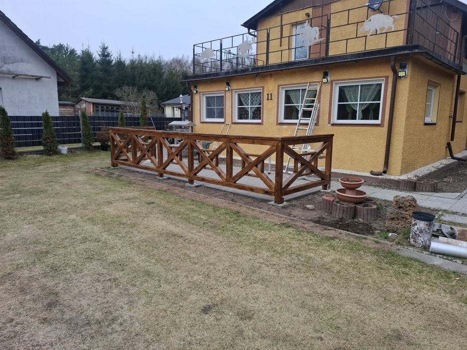 Balustrady balkonowe drewniane. Krzyżowe, proste..