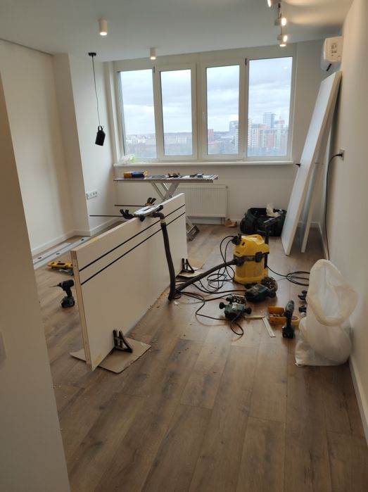 Монтаж дверей ,плинтуса. Київ , Область. Установка дверей .