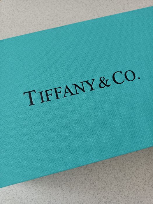 Zestaw pięknych pędzelków Trumny London,puder, podkład, cienie