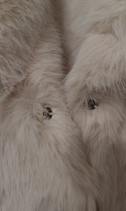 Жіноча шуба кремового кольору