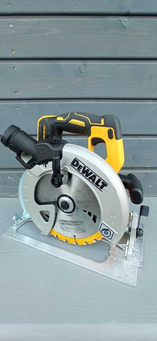 Pilarka DEWALT 18v 184mm dcs570