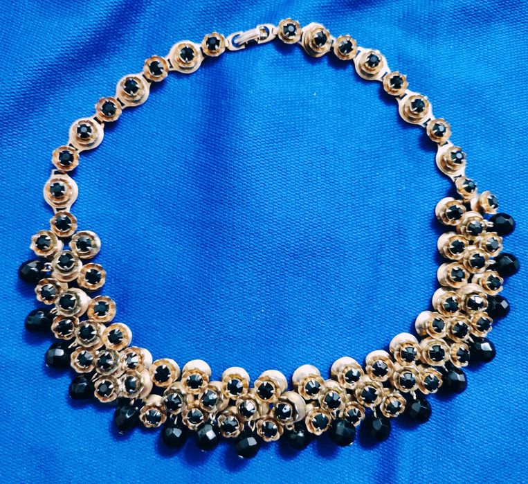 Кольє, прикраси, ланцюжки.