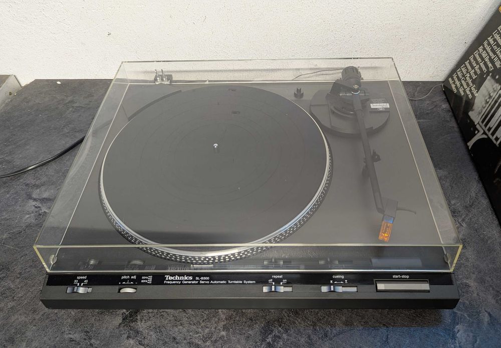 Програвач Technics SL-B300.