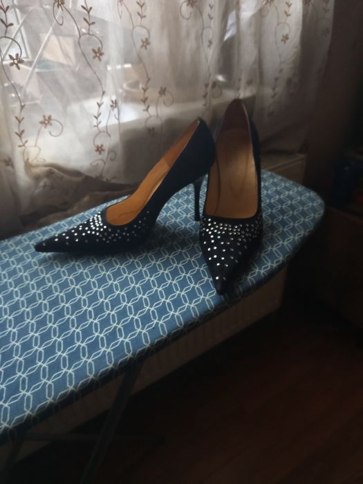 Шикарні шпильки со стразами,від Barokco 37 розмір