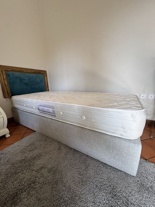 Estrado e colchão Novos