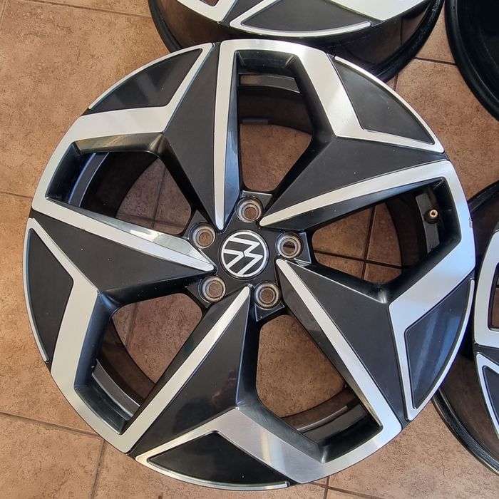 Диски VW R19 5x112 7.5j ET50 ЦО57.1 оригінал
Ціна за 4 диски 25000 грн.
Відправляю НП, Делівері.