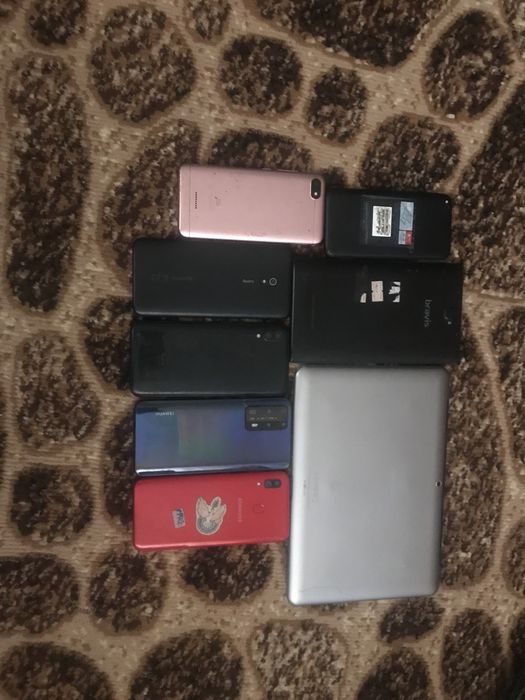 лот телефонів на запчастини