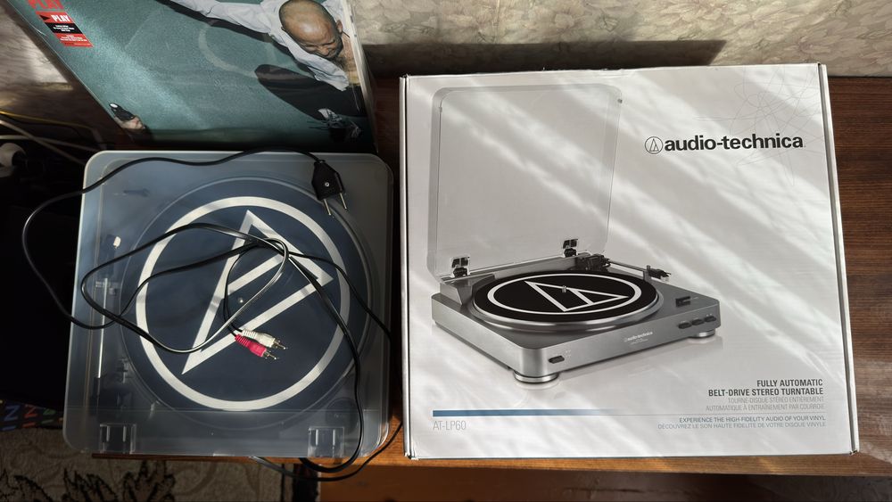 Програвач вінілу Audio-Technica AT-LP60