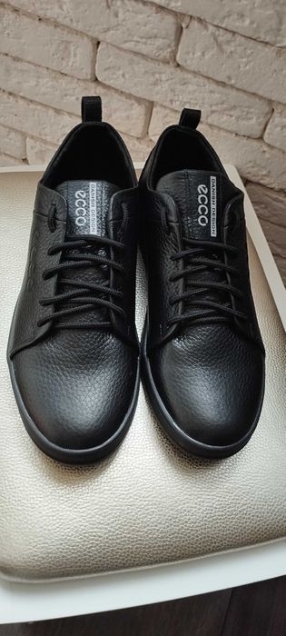 Стильні та зручні туфлі ECCO