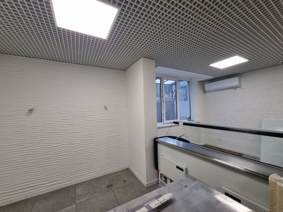 Продам комерцію з окремим входом Фасад