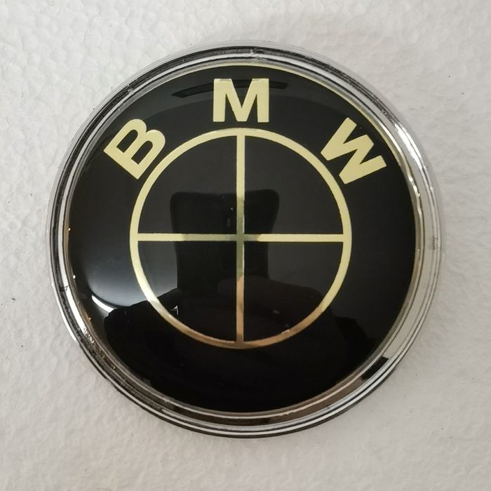 Simbolo da BMW 72mm preto e dourado