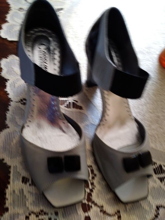 Sandałki Caroline skórzane super stan