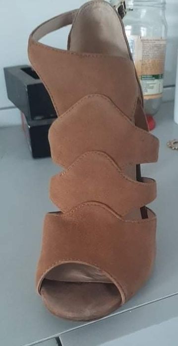 Buty letnie na  obcasie roz.38