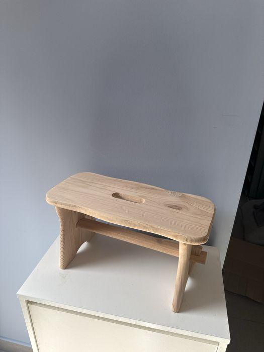 Stolek sosnowy taboret