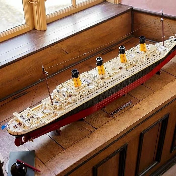 Modelo 1:200 Titanic Lego MOC