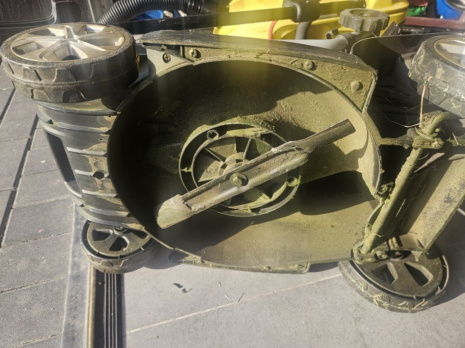 Kosiarka makita elm 3320 uszkodzona