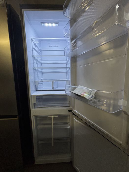 Холодильник Samsung, rb38c600cs9