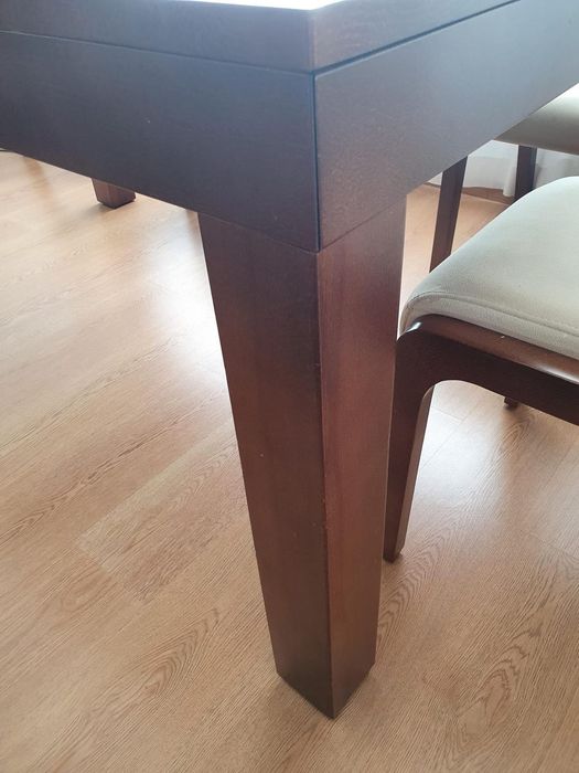 Mesa de jantar extensível em madeira
